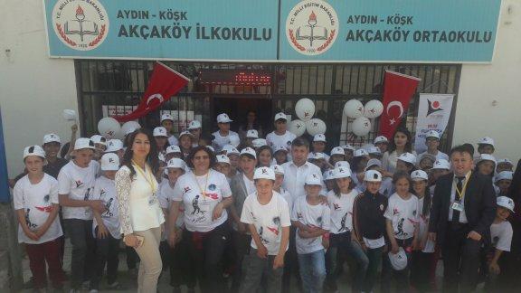Akçaköy Ortaokulu "Tübitak 4006 Bilim Fuarı Sergisi" nin açılışı yapıldı.