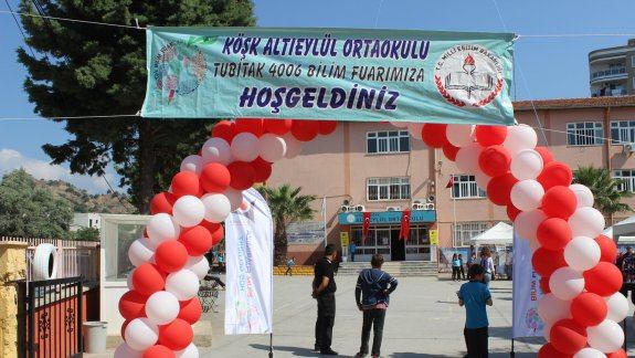 Altıeylül Ortaokulu "Tübitak 4006 Bilim Fuarı Sergisi" nin açılışı yapıldı.