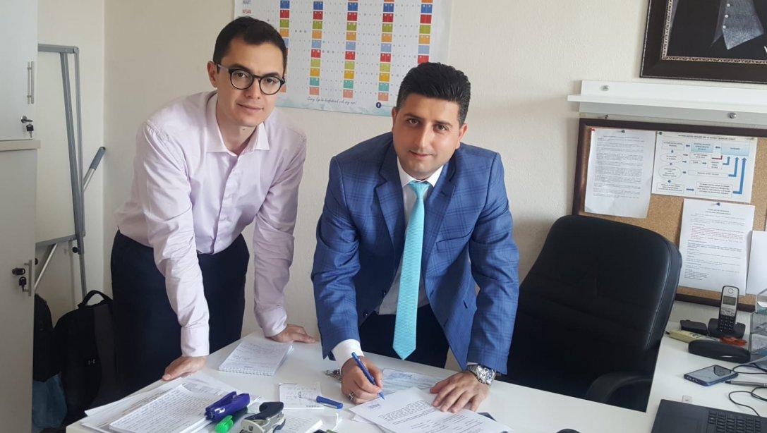 İlçe Milli Eğitim Müdürümüz Sn. Selim KARATAŞ, GEKA projemizin sözleşmesini imzaladı.