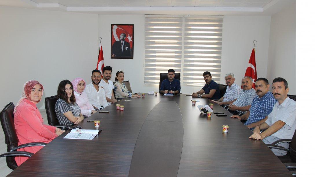 İlçe Milli Eğitim Müdürümüz Selim KARATAŞ, İlçe Milli Eğitim Müdürlüğü personelleriyle bir araya gelerek toplantı gerçekleştirdi.