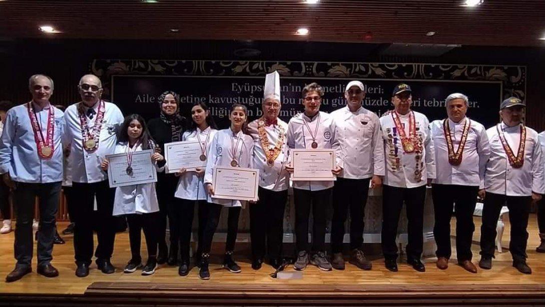 Köşk Mesleki ve Teknik Anadolu Lisesi Uluslararası İstanbul  17.Gastronomi Festivalinde madalya kazandı.