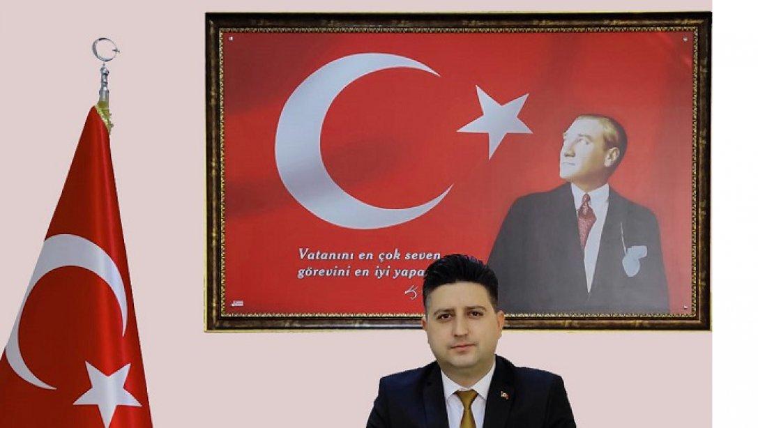 İlçe Millî Eğitim Müdürümüz Sayın Selim KARATAŞ; Cumhuriyetimizin kurucusu, büyük komutan ve devlet adamı Gazi Mustafa Kemal ATATÜRK'ün ebediyete irtihalinin 84. yıldönümünde bir mesaj yayımladı.