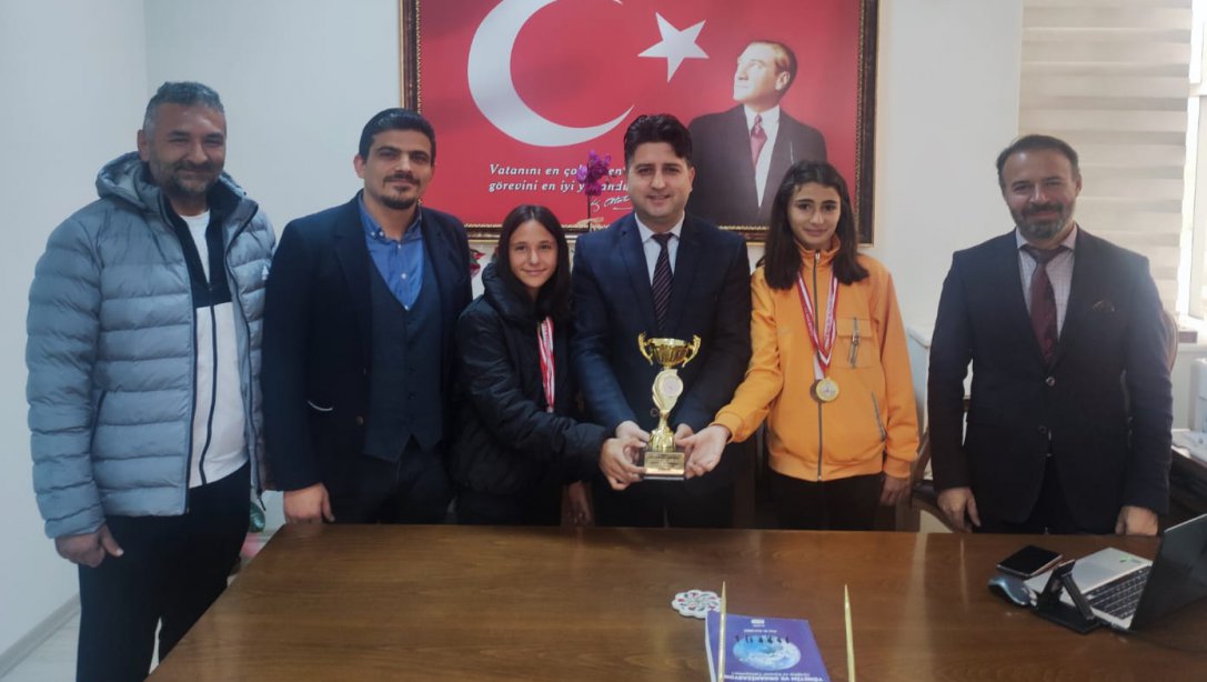 100. Yıl Atatürk Ortaokulu öğrencileri ve öğretmenlerinden anlamlı ziyaret